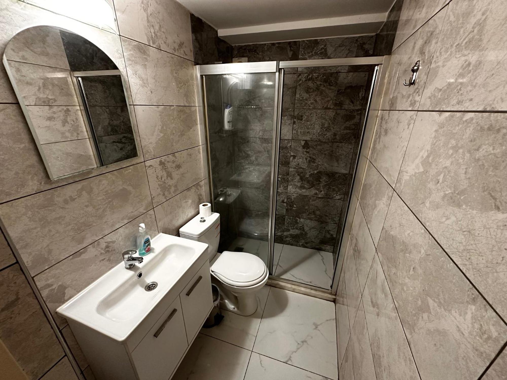 Kyrenia Center, 2 Bedroom, 1 Living Room, Residential Daire Girne